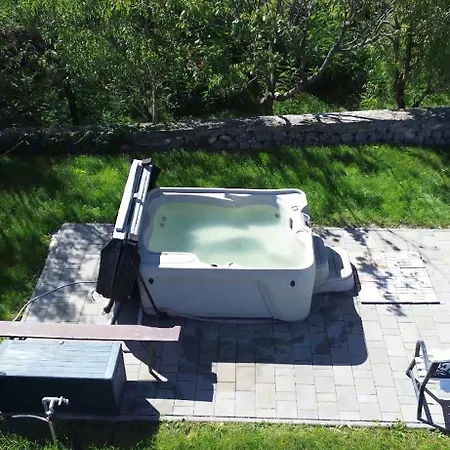 بيت للعطل Modern Stone House In With Jacuzzi بالاتونفوريد