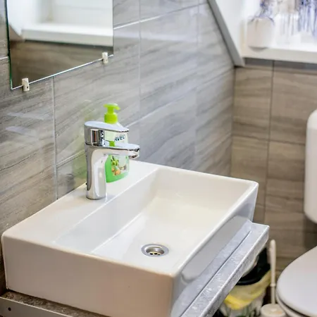 Modern Stone House In With Jacuzzi بيت للعطل