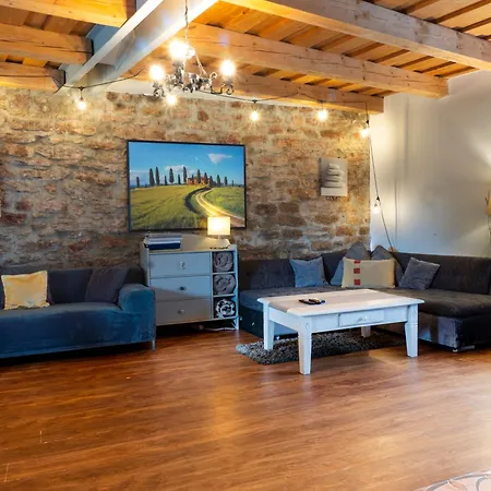 بيت للعطل Modern Stone House In With Jacuzzi بالاتونفوريد