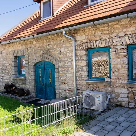 Дом отдыха Modern Stone House In With Jacuzzi *