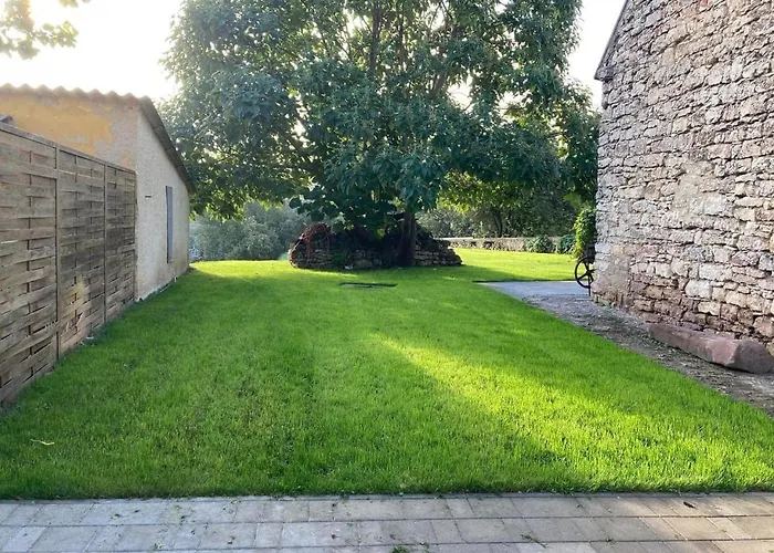 Nyaraló Modern Stone House In With Jacuzzi *
