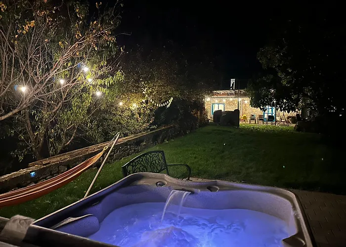 Дом отдыха Modern Stone House In With Jacuzzi Балатонфюред